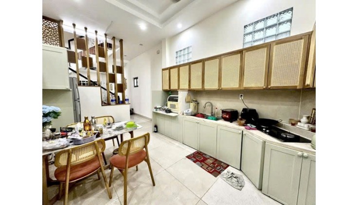 Giá mềm nhất quận Phú nhuận: 11.9 tỷ - HUỲNH VĂN BÁNH - DT: 76.8M - 4M X 19.2M - 4 TẦNG - 4 PN- 4WC -LH: 077 888 5818 - 077 478 5818 CHUYÊN BĐS SÀI