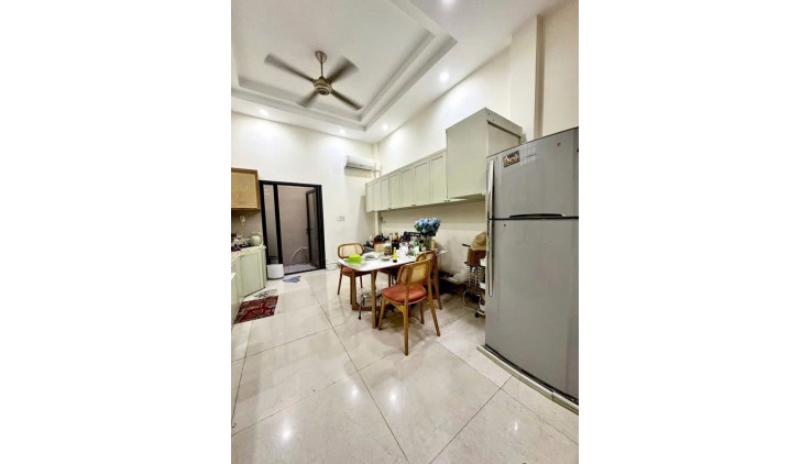 Giá mềm nhất quận Phú nhuận: 11.9 tỷ - HUỲNH VĂN BÁNH - DT: 76.8M - 4M X 19.2M - 4 TẦNG - 4 PN- 4WC -LH: 077 888 5818 - 077 478 5818 CHUYÊN BĐS SÀI