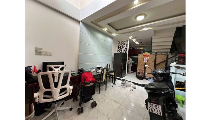 Bán Gấp Nhà mặt tiền đường Lê Cao Lãng Tân Phú 38m2,4 Tầng BTCT Giá 6 tỷ x