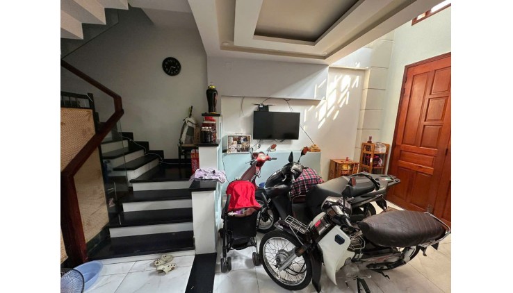 Bán Gấp Nhà mặt tiền đường Lê Cao Lãng Tân Phú 38m2,4 Tầng BTCT Giá 6 tỷ x