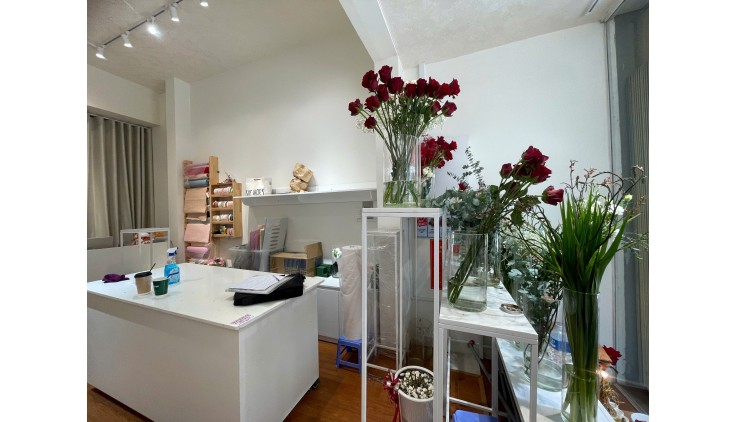Quận 3  ! SANG NHƯỢNG CH Hoa Tươi  MT vị trí bao đẹp, Tel : 0328752284 ( chính chủ )