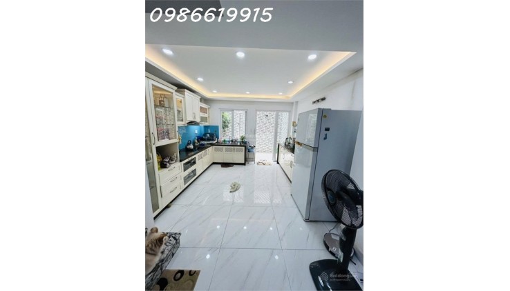 GẤP BÁN NHÀ Q7- NGUYỄN THỊ THẬP - DT KHỦNG 150m2 - Ô TÔ NGỦ NHÀ - NHỈNH 15 TỶ ( NGANG 5 M )