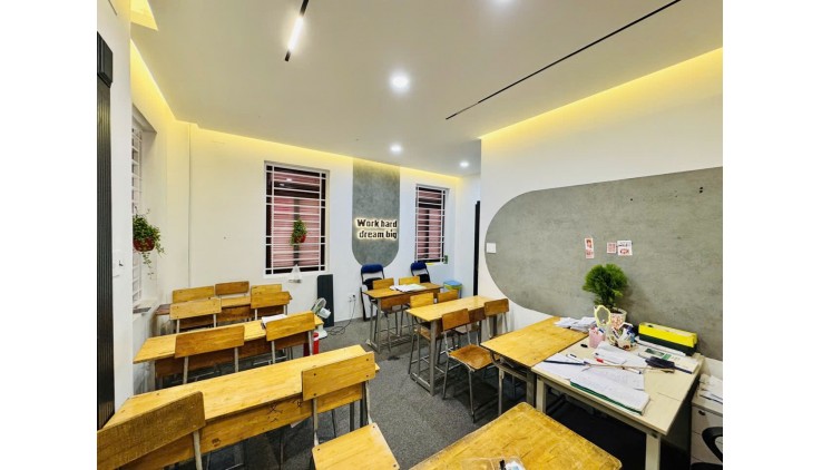 NGỘP BANK BÁN TOÀ NHÀ MT THANG MÁY- CỘNG HÒA -TÂN BÌNH- NGANG 8M NGAY SÂN BAY- GIÁ 36 TỶ