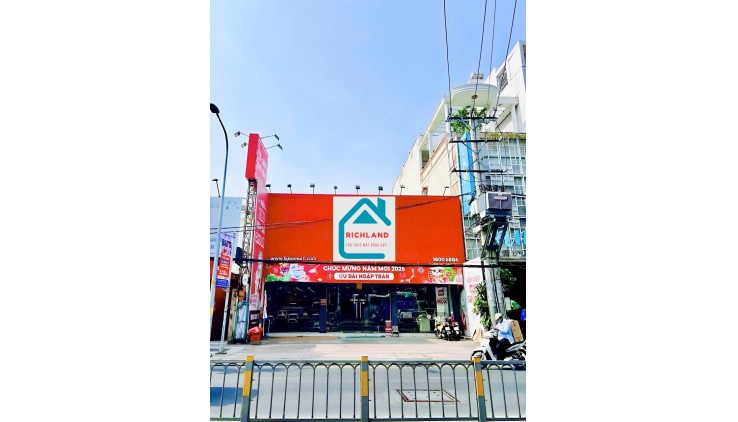 Cho Thuê Nhà: 541 Nguyễn Thị Thập, Phường Tân Phong, Q7- Diện tích: 12m x 26m. Giá 200 Triệu
