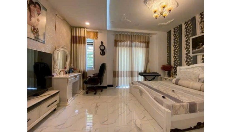 Bán gấp nhà quận 7 : giá mềm nhất 16.5 tỷ - Phú Thuận - Trệt, lửng, 2 lầu, sân thượng 5x20m, BTCT - phòng khách, 4pn, 3WC.LH: 077 478 5818 chuyên bds