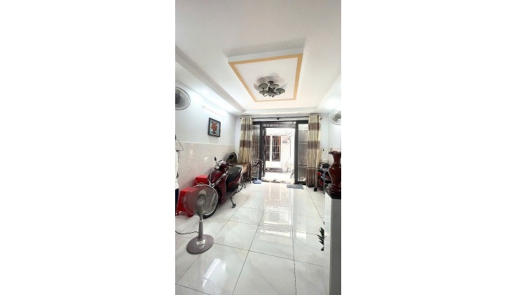 Thơm nhà Lê Trọng Tấn  Tân Phú ngay trường Đại Học Công Thương 50m2,2Tầng Nhỉnh 4tỷ