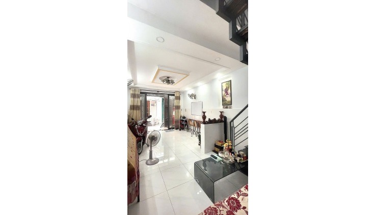 Thơm nhà Lê Trọng Tấn  Tân Phú ngay trường Đại Học Công Thương 50m2,2Tầng Nhỉnh 4tỷ