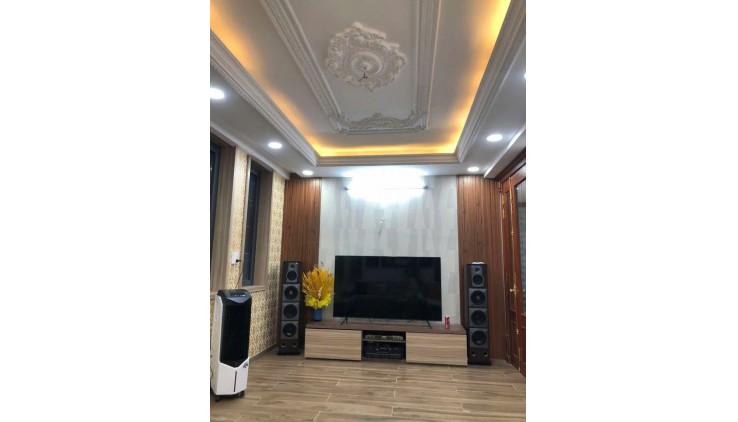 Hiếm có khó tìm – nhà 5 tầng, 67m², hẻm xe hơi, full nội thất gỗ quý – chỉ 6.8 tỷ. Không có căn thứ hai!