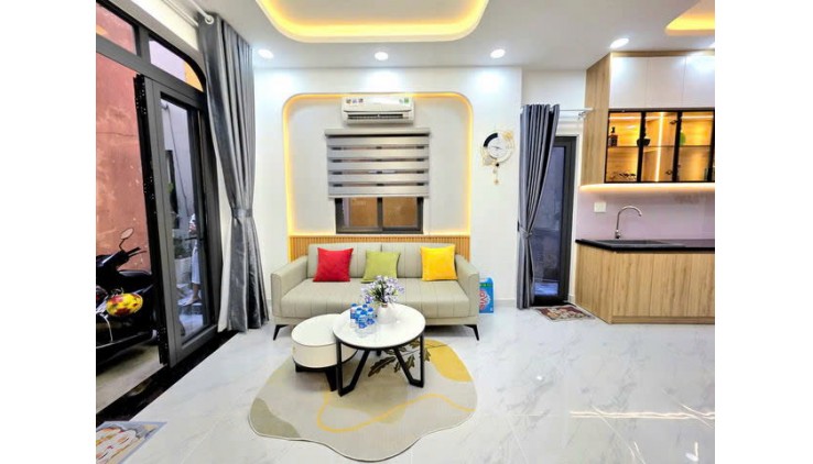 Bán gấp nhà đẹp quận 1: 5,65 tỷ - Trần Khánh Dư - Đất 32m2 khuôn viên sử dụng 40m2- trệt lầu đúc 2 phòng ngủ, 2wc, full nội thất cao cấp -LH: 077 888