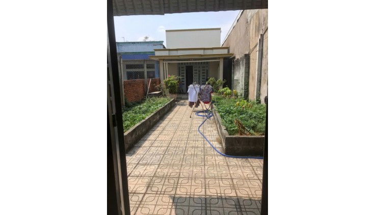 NHÀ  MẶT TIỀN KINH DOANH 369m2, QL22 GẤP BÁN CHỈ 3,X TỶ - DÒNG TIỀN 60TR/NĂM
