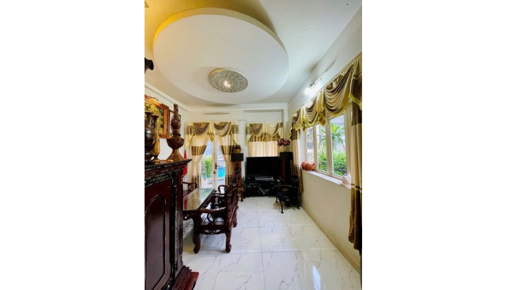 Bán gấp giá mềm nhất quận 8: 15 tỷ - Dương Bá Trạc, Phường 1- Diện tích: 4m x 12m - 1 trệt, 2 lầu + sân thượng -3 phòng ngủ, 4 toilet