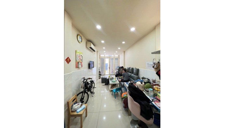 Giá mềm nhất quận Tân bình: 5,8 tỷ -Trần Văn Quang - P.10 - Không Có Căn Thứ 2 - 3 Tầng - 42m²(3,2 x 13 nở hậu 4,5m -Trệt - 2 Lầu - 4PN - 3WC