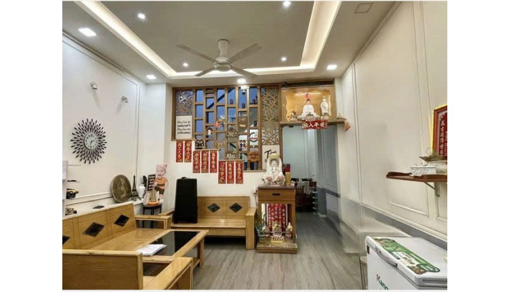 Giá mềm nhất quận TÂN BÌNH: 7.8 tỷ - ÂU CƠ -DT:71M-  1 trệt 1 lầu đúc BTCT. Gồm: 2PN, 2WC, ban công, bếp, phòng khách rộng, sân rộng để xe thoải mái