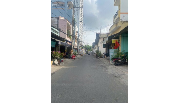 BÁN NHÀ 40M2, HÒA BÌNH, TÂN PHÚ, HẺM NHỰA 6M, Ô TÔ ĐỖ CỬA, NHỈNH 4 TỶ