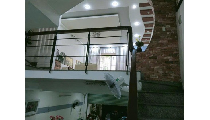 Bán Nhà Mặt Tiền đường 42 cạnh bên BV Q2, DT 85m² – 1 Trệt 3 Lầu – Gara Ô Tô – Nội Thất Gỗ Đinh Hương – Trung Tâm Q2 – Chỉ 9,8 Tỷ