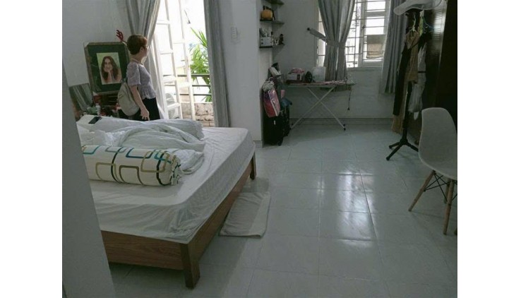 Bán Nhà Mặt Tiền đường 42 cạnh bên BV Q2, DT 85m² – 1 Trệt 3 Lầu – Gara Ô Tô – Nội Thất Gỗ Đinh Hương – Trung Tâm Q2 – Chỉ 9,8 Tỷ