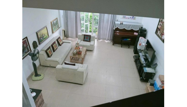 Bán Nhà Mặt Tiền đường 42 cạnh bên BV Q2, DT 85m² – 1 Trệt 3 Lầu – Gara Ô Tô – Nội Thất Gỗ Đinh Hương – Trung Tâm Q2 – Chỉ 9,8 Tỷ