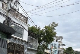 MẶT TIỀN ĐƯỜNG 10M THÔNG TRUNG MỸ TÂY QUẬN 12 - 70M2, NGANG 5.5M, NHÀ CẤP 4 CÒN MƠI Ở NGAY - VỊ TRÍ KINH DOANH.