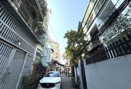 BÁN ĐẤT TẶNG NHÀ - MT SIÊU KHỦNG - GÍA CỰC RẺ - KHAI THÁC LÀM CHDV - NHỈNH 13 TỶ