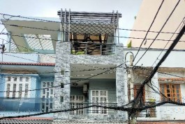 Bán nhà Bình Tân, giáp Tân Phú, 4x17, 3 tầng, hẻm 8m, 5.X Tỷ.
