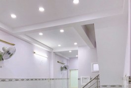 SÁT MẶT TIỀN Q4
DIỆN TÍCH ĐẤT 61,5 M2
ĐÚC BÊ TÔNG CÓ 3 TỶ