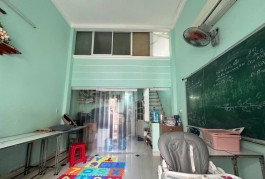SÁT MẶ TIỀN 
TRUNG TÂM Q4 
NGANG 4 DÀI 11 
100 TRIÊU M2