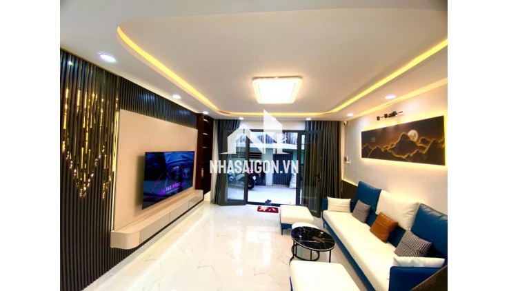 Bùi Văn Ba xe hơi 
