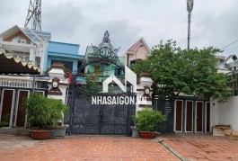 Bán nhà mặt tiền đường 179, P. Tân Phú, Q.9. Diện tích: 19x47.5m. Giá chỉ 40 tỷ.