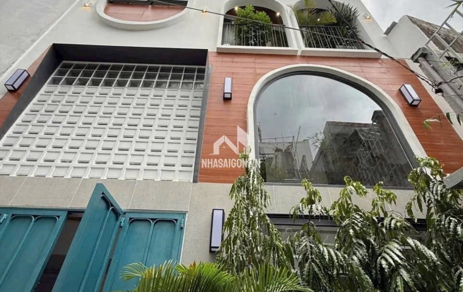 NHÀ ĐẸP HIẾM GẶP – ĐỐI DIỆN VINCOM PHAN VĂN TRỊ – HẺM XE HƠI – GIÁ CHỈ NHỈNH 6 TỶ