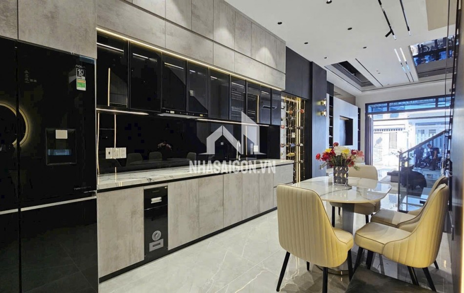 BÁN NHÀ PHỐ GÓC 2 MẶT TIỀN THOÁNG MÁT – HẺM 1422 HUỲNH TẤN PHÁT, QUẬN 7 ,