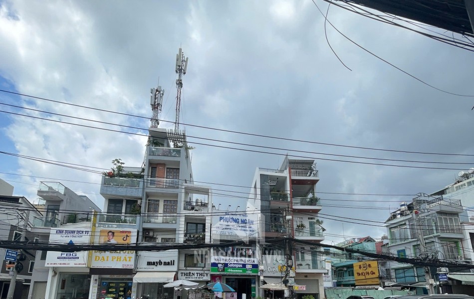 Chính Chủ Bán Mặt Tiền Đường Cách Mạng Tháng Tám, P.13, Q.10. DT: (4.6 x 19.4m), Giá 35 tỷ
