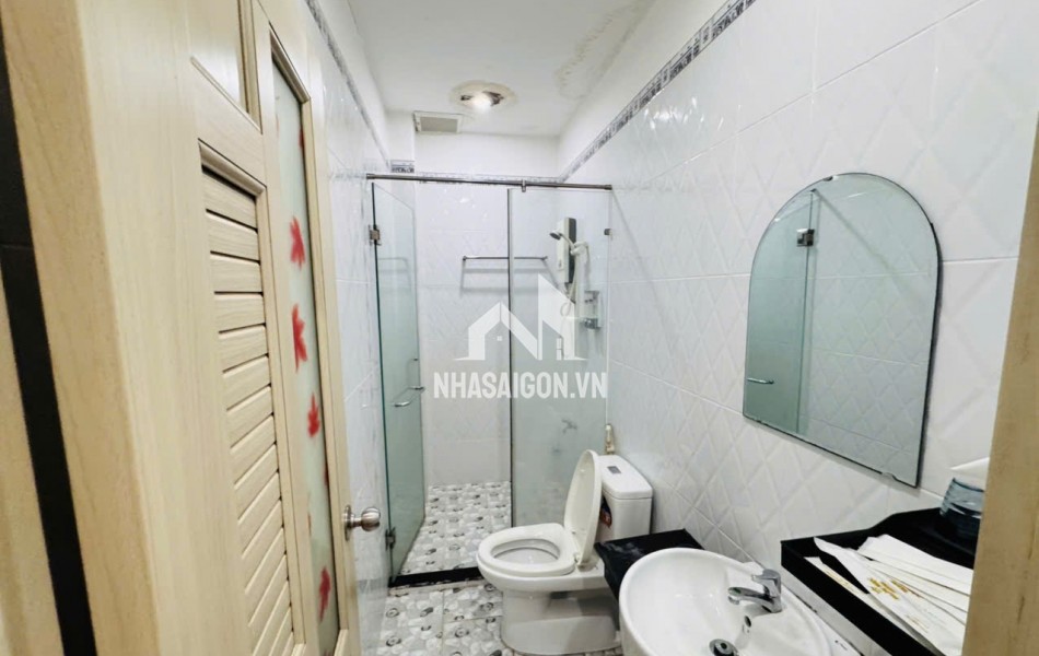 BÁN KHÁCH SẠN MẶT TIỀN BÌNH CHIỂU THỦ ĐỨC – 97M² ĐẤT – 470M² SÀN – CÓ THANG MÁY – GIÁ 12 TỶ (~108.2TR/M²