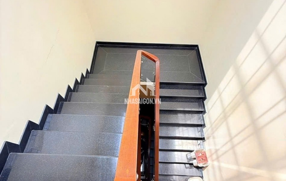 Kẹt lắm rồi !!! Lý Thường Kiệt - P.9 - Tân Bình 82m2 / 5Tầng