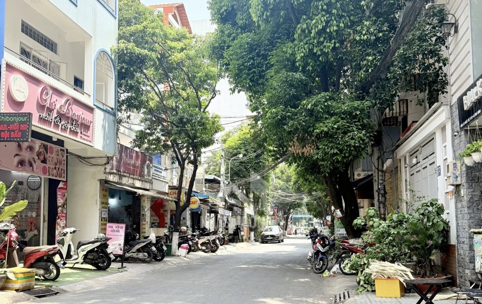 GIỮA PHƯỜNG 13 TÂN BÌNH - 86m2 - 5x17.5 - 4 phòng ngủ siêu rộng, sân riêng để xe - 8.6 tỷ