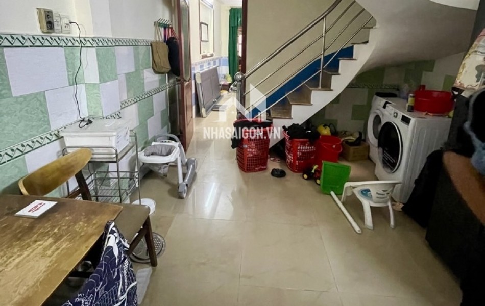 Hộ khẩu Võ Văn Tần, lõi Quận 3, vài bước sang Quận 1, 36m2, 5 tấm, giá bất ngờ.