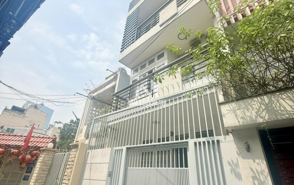 Ngay khu SÂN BAY TSN - Nhà đẹp 3 tấm đúc, 49.5m2, ngang lớn, hẻm thông, sát mặt tiền - 9.9 tỷ.