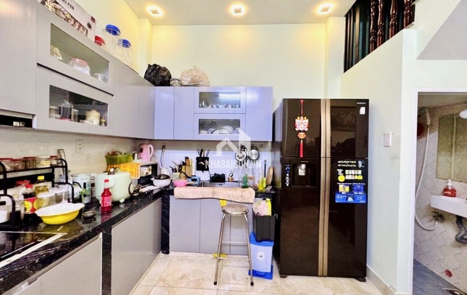 TRUNG TÂM TÂN BÌNH - 4x10.5 x 4 tầng BTCT/ 4 pn - 1 bước ra mặt tiền.