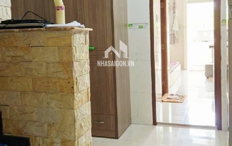 Siêu phẩm cho Gia Đình - Ngã 6 Lý Thái Tổ - 40m2, 5PN, cứng cáp, sát mặt tiền - giá tốt.