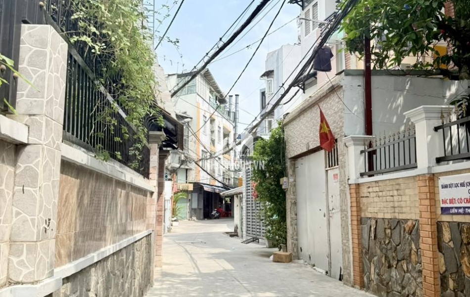 Ngay khu SÂN BAY TSN - Nhà đẹp 3 tấm đúc, 49.5m2, ngang lớn, hẻm thông, sát mặt tiền - 9.9 tỷ.