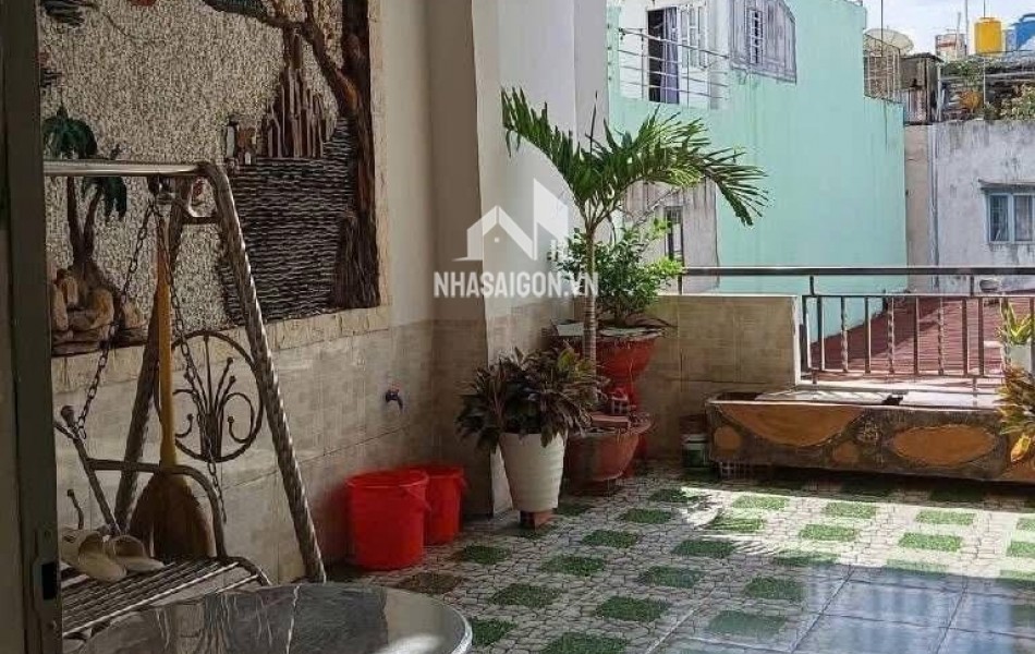 Siêu phẩm cho Gia Đình - Ngã 6 Lý Thái Tổ - 40m2, 5PN, cứng cáp, sát mặt tiền - giá tốt.