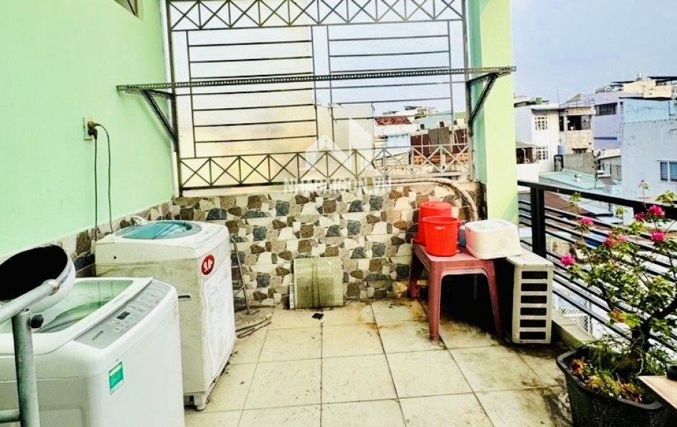 TRUNG TÂM TÂN BÌNH - 4x10.5 x 4 tầng BTCT/ 4 pn - 1 bước ra mặt tiền.