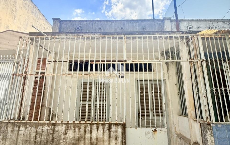 QUẬN 10 - NGÃ SÁU NGUYỄN TRI PHƯƠNG - 1 căn ra mặt tiền - 65m2, ngang 6.5m - giá cực hấp dẫn.