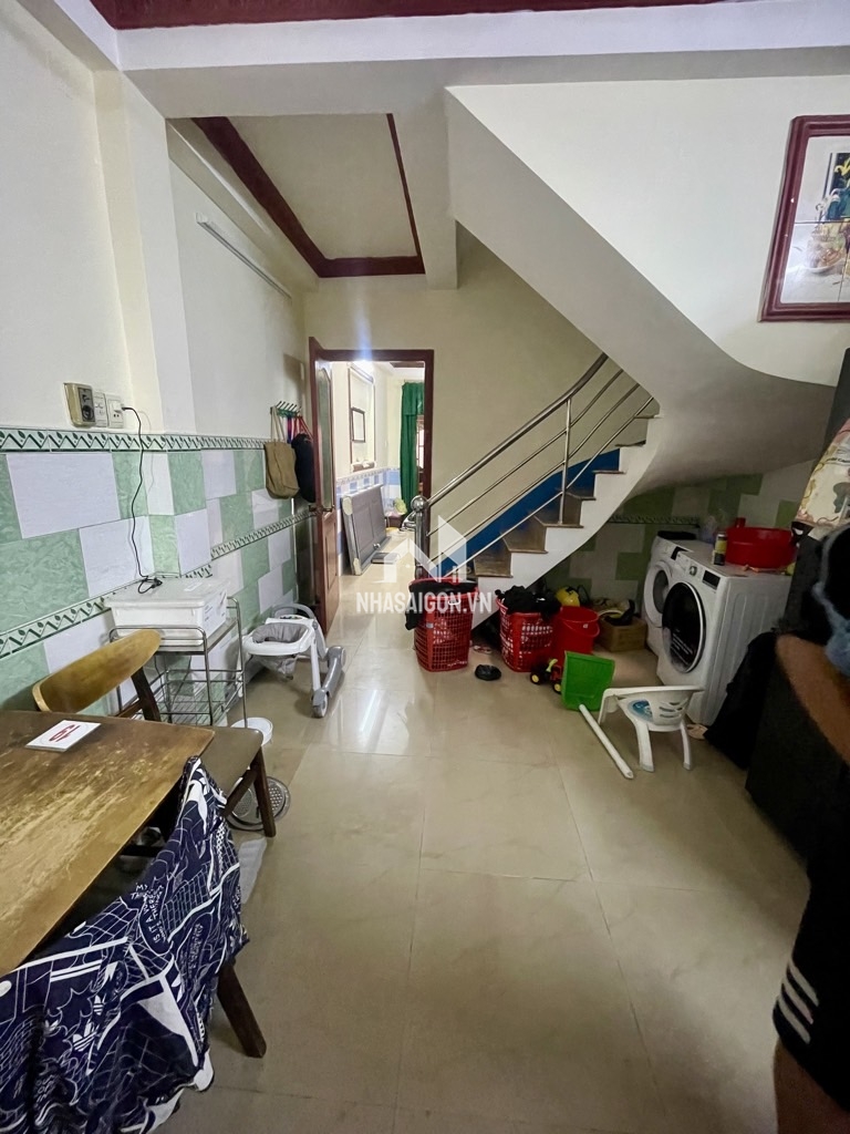 Hộ khẩu Võ Văn Tần, lõi Quận 3, vài bước sang Quận 1, 36m2, 5 tấm, giá bất ngờ.