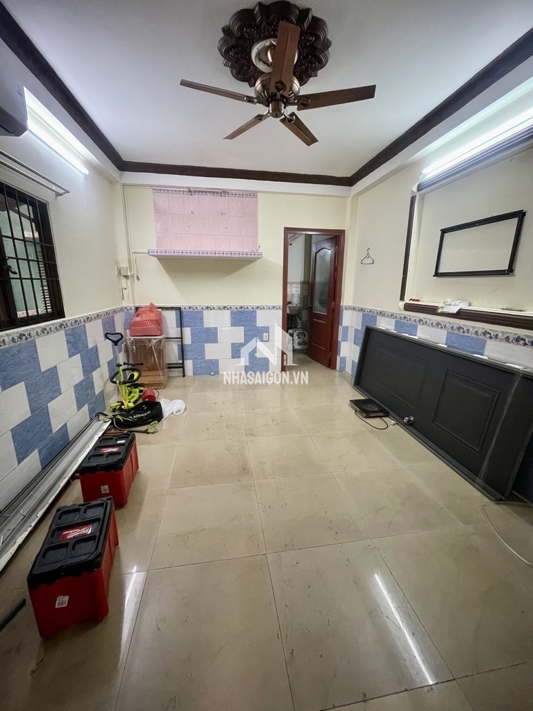 Hộ khẩu Võ Văn Tần, lõi Quận 3, vài bước sang Quận 1, 36m2, 5 tấm, giá bất ngờ.