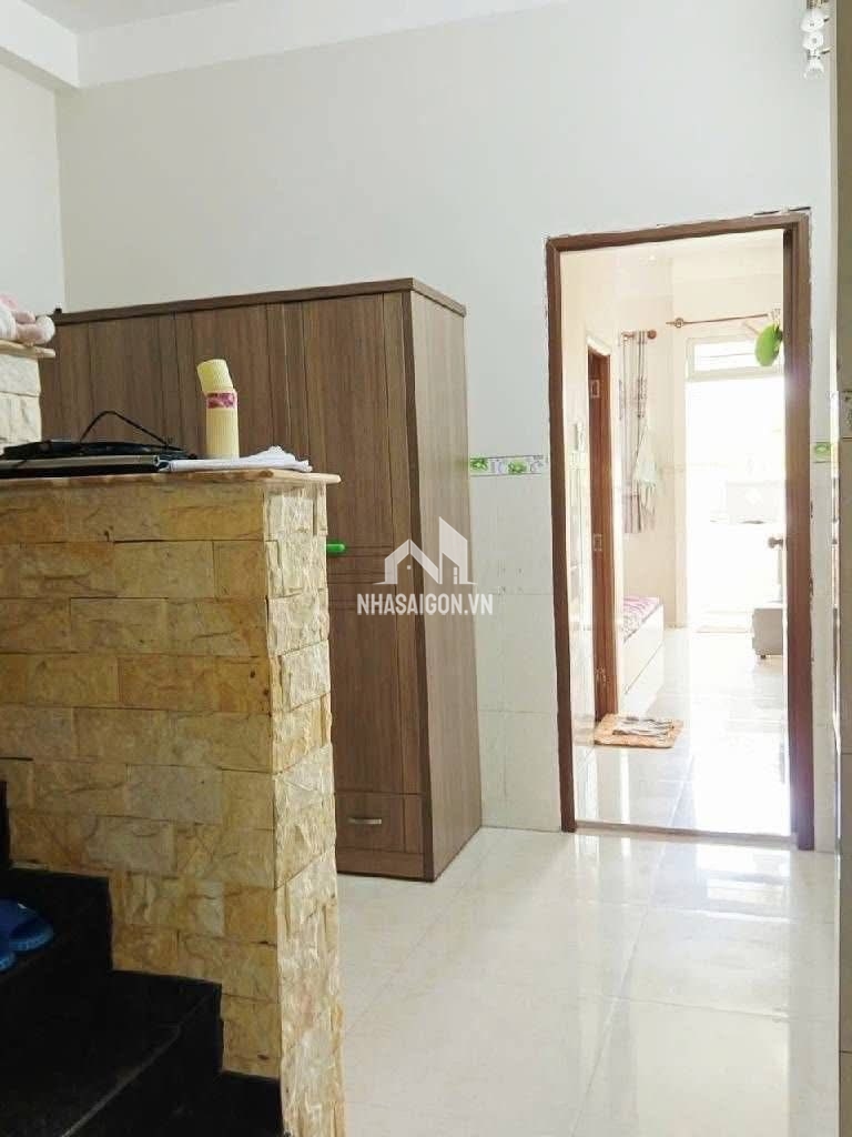 Siêu phẩm cho Gia Đình - Ngã 6 Lý Thái Tổ - 40m2, 5PN, cứng cáp, sát mặt tiền - giá tốt.