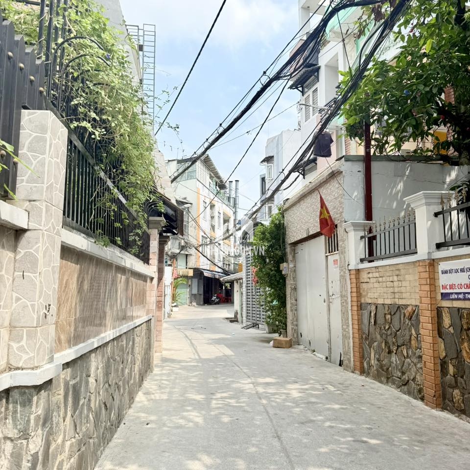 Ngay khu SÂN BAY TSN - Nhà đẹp 3 tấm đúc, 49.5m2, ngang lớn, hẻm thông, sát mặt tiền - 9.9 tỷ.