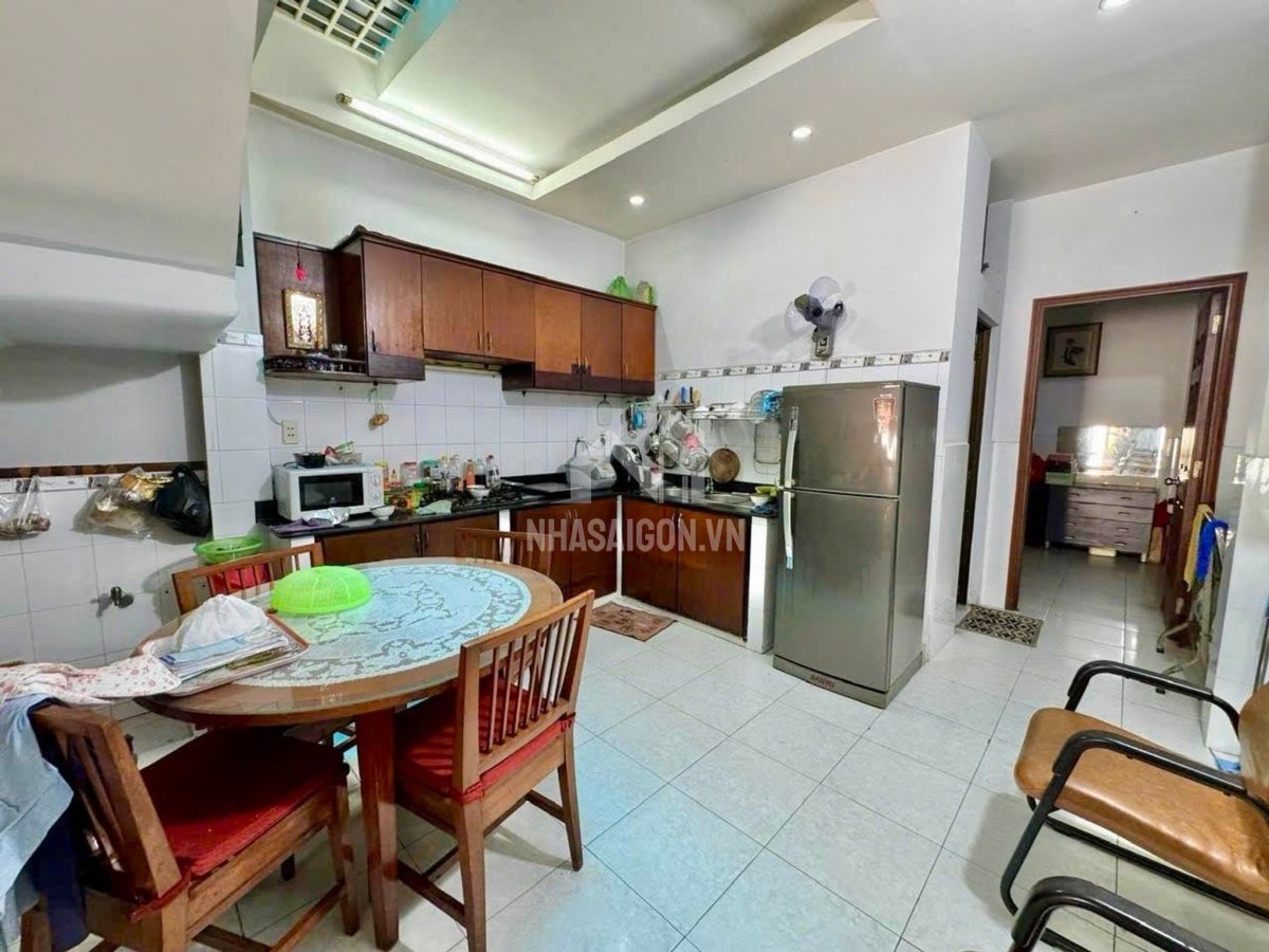 Ngay khu SÂN BAY TSN - Nhà đẹp 3 tấm đúc, 49.5m2, ngang lớn, hẻm thông, sát mặt tiền - 9.9 tỷ.
