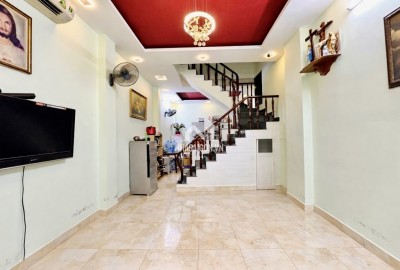 TRUNG TÂM TÂN BÌNH - 4x10.5 x 4 tầng BTCT/ 4 pn - 1 bước ra mặt tiền.