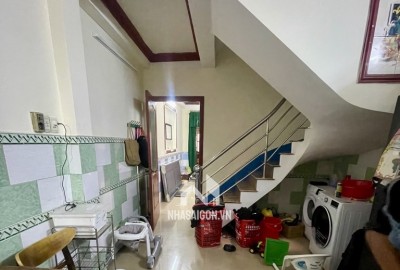 Hộ khẩu Võ Văn Tần, lõi Quận 3, vài bước sang Quận 1, 36m2, 5 tấm, giá bất ngờ.