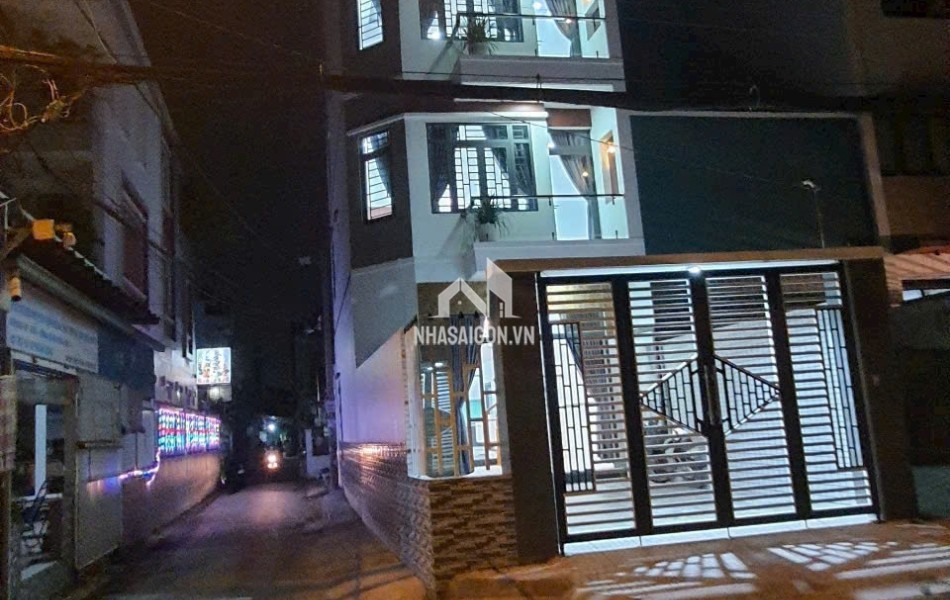 Bán nhà góc 2 mặt tiền đường 11 trường thọ thủ đức TPHCM.Lh 0909428959.